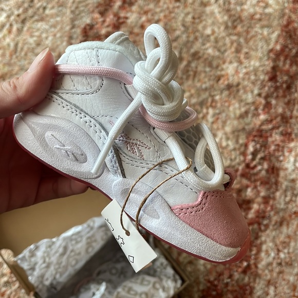 Kids Reebok shoes - Picture 1 of 4